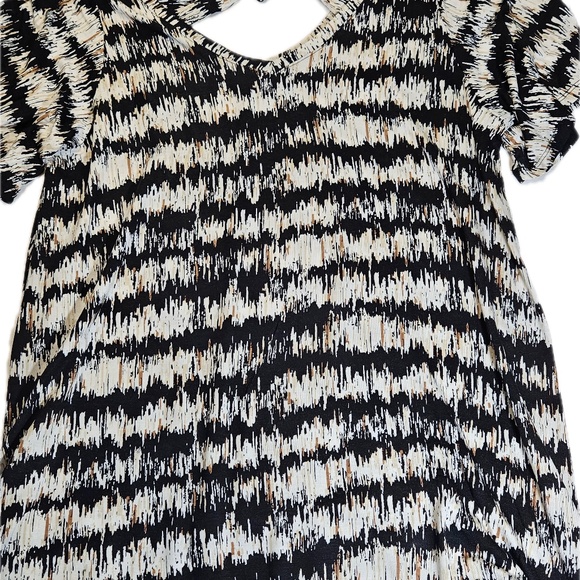 Lane Bryant Shirt Womens Black White Beige Swing Tee Tie Back NWT Flutter Sleeve - Picture 2 of 8